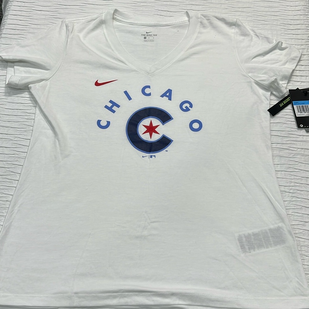 Nike shirt women’s Chicago the Nike Tee Chicago flag Chicago colors medium